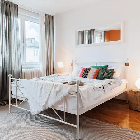 Sunbeam Cloud Old Town City View Renovated Apartment
