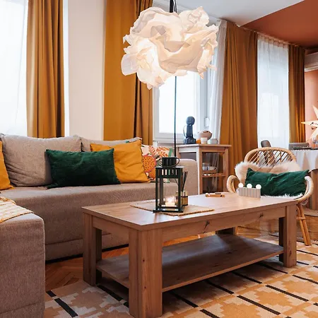 Sunbeam Cloud Old Town City View Renovated Apartment